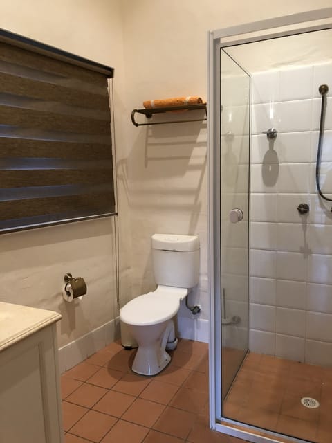 Loft Unit (Merlot) | Bathroom | Shower, free toiletries, hair dryer, towels