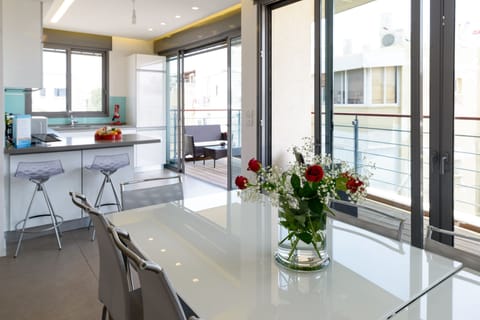 Luxury Apartment, 3 Bedrooms | City view