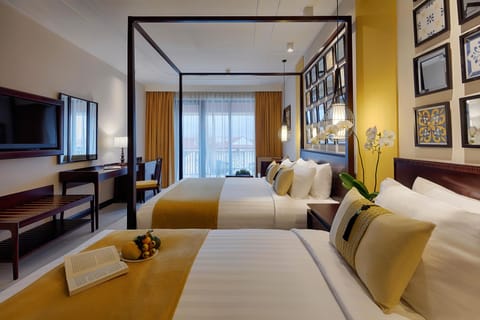 Family Suite | 1 bedroom, minibar, in-room safe, desk