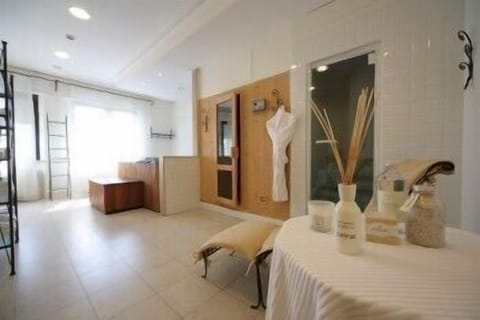 Turkish bath, massage/treatment rooms, massages