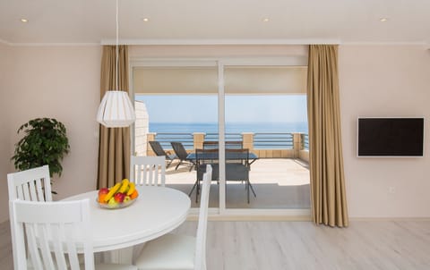 Apartment, 1 Bedroom, Terrace, Sea View | In-room dining