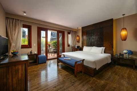 Royal Suite, Courtyard View | Premium bedding, pillowtop beds, minibar, in-room safe