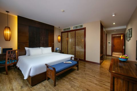 Royal Suite, Courtyard View | Premium bedding, pillowtop beds, minibar, in-room safe