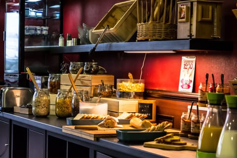 Daily buffet breakfast for a fee