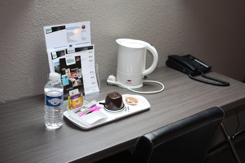 8 bedrooms, desk, blackout drapes, soundproofing