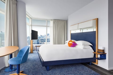 Studio (Downtown) | Premium bedding, down comforters, pillowtop beds, minibar