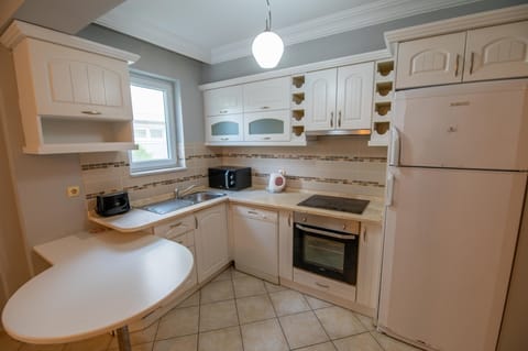 Apartment, 2 Bedrooms | Private kitchen | Oven, dishwasher, cookware/dishes/utensils, cleaning supplies