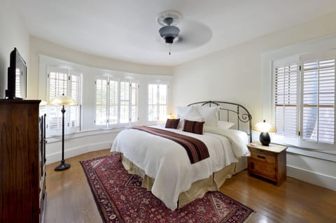 Classic Room, 1 King Bed, Garden View | View from room