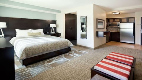 Studio Suite, 1 King Bed, Kitchen | Premium bedding, Tempur-Pedic beds, in-room safe, desk