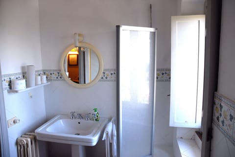Villa, 6 Bedrooms | Bathroom | Hair dryer, bidet, towels