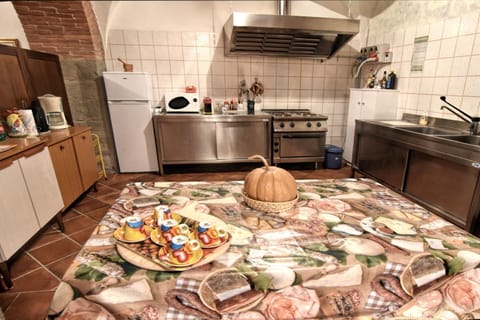 Room, Property, Kitchen, Countertop, Interior Design, Furniture, Floor, House, Tile, Meal