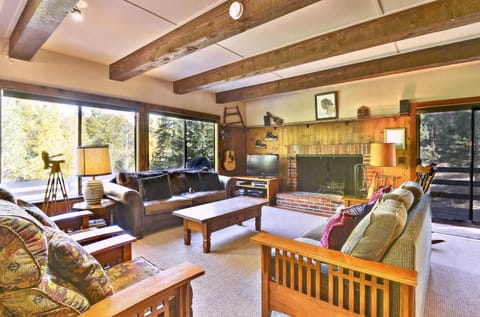 main level-living room-_mre0081