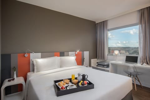 Deluxe Double Room | Minibar, in-room safe, desk, free WiFi