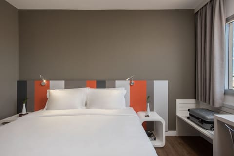 Deluxe Double Room | Minibar, in-room safe, desk, free WiFi