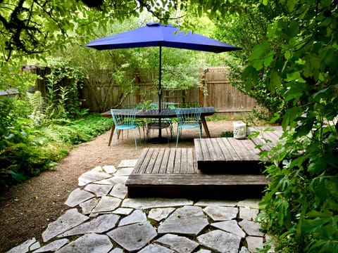 Beautiful outdoor dining area to enjoy meals in a gorgeous natural setting.