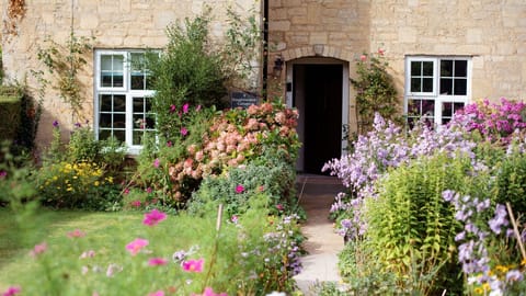Front Garden, Swallows Rest, Bolthole Retreats