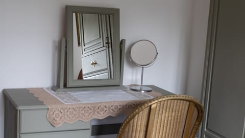 Bedroom Three, Swallows Rest, Bolthole Retreats