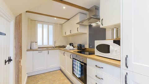 Kitchen, St Kenelm at Sudeley Castle, Bolthole Retreats