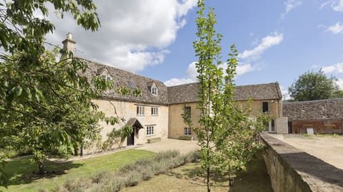 Almsbury Farmhouse at Sudeley Castle, Bolthole Retreats