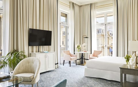 Royal Suite (Palais Royal Suite) | Hypo-allergenic bedding, pillowtop beds, minibar, in-room safe