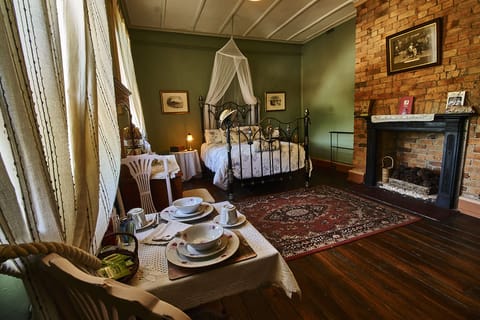 The Albert Room | Premium bedding, individually decorated, iron/ironing board, free WiFi