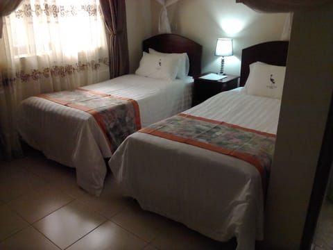 Standard Twin Room | Desk, soundproofing, free WiFi, bed sheets