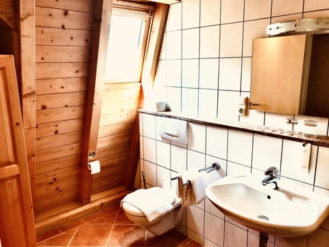 Apartment, Accessible, Ensuite (Maisonnette) | Bathroom