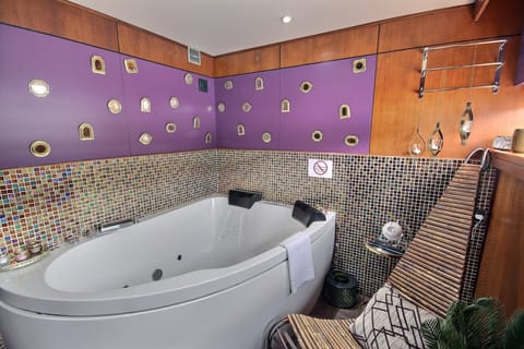 Suite Jacuzzi Passion | City view