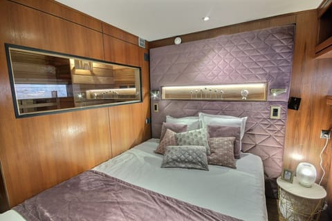 Suite Jacuzzi Valentin | Premium bedding, free minibar, individually furnished, soundproofing