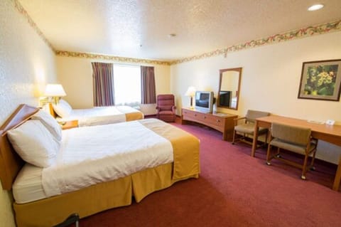 Junior Suite, 2 Queen Beds | 1 bedroom, iron/ironing board, free WiFi, bed sheets
