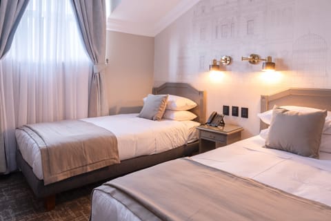 Standard Twin Room | Minibar, in-room safe, rollaway beds, free WiFi