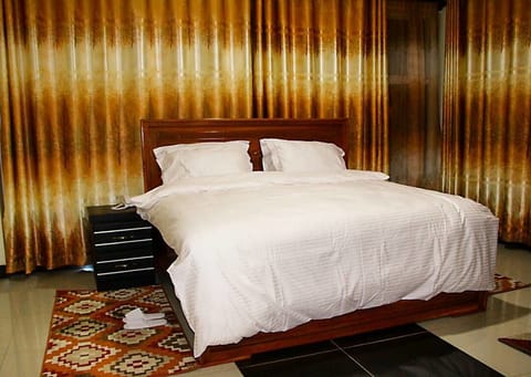 Standard Room | 1 bedroom, premium bedding, minibar, in-room safe