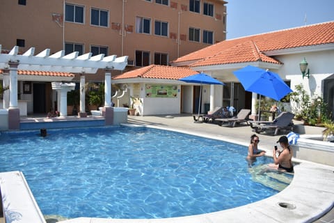 Outdoor pool, sun loungers