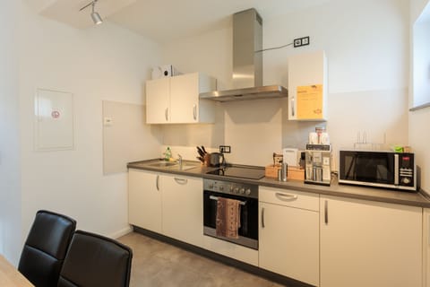 Comfort Apartment, 1 Double Bed with Sofa bed, Non Smoking, Kitchen | Private kitchen | Fridge, microwave, oven, stovetop