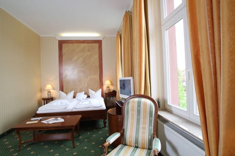 Double Room | Hypo-allergenic bedding, minibar, in-room safe, individually decorated