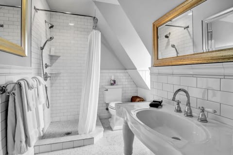 Frederick Law Olmsted | Bathroom | Designer toiletries, hair dryer, towels, shampoo