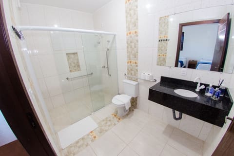 Comfort Quadruple Room | Bathroom | Shower, free toiletries, hair dryer, towels