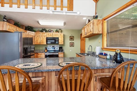 Majestic Hollow Kitchen additional seating for 3 at the bar