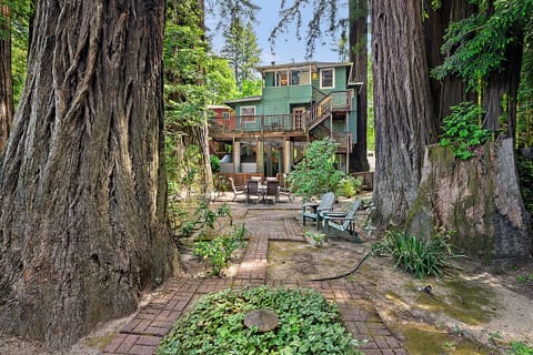 Welcome to Monte Rio Treehouse! Now with a fully fenced yard.