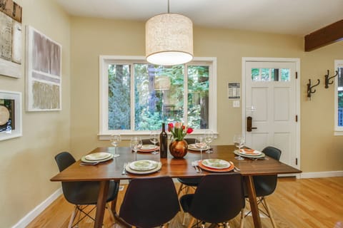 And views of redwoods through every window.