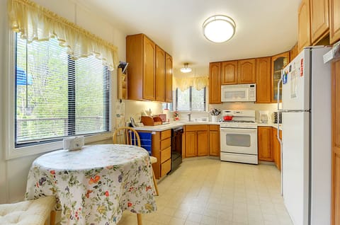 In-kitchen breakfast table and open kitchen.