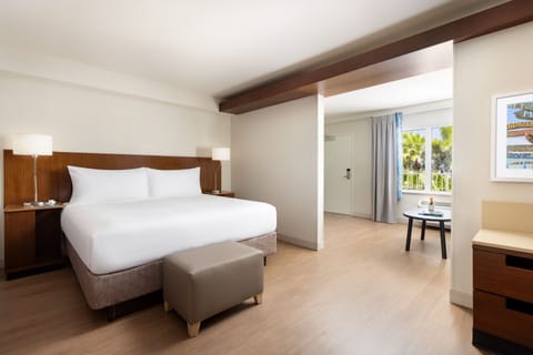 Newly Renovated Suite, 1 King Bed with Sofa bed | Premium bedding, pillowtop beds, in-room safe, desk