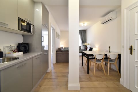 Deluxe Apartment, 1 Bedroom, Balcony (White Baroque) | Private kitchen | Mini-fridge, microwave, stovetop, coffee/tea maker