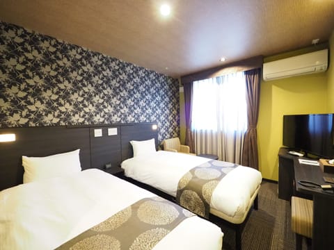 Standard Twin Room, 2 Twin Beds | Desk, blackout drapes, free WiFi, bed sheets