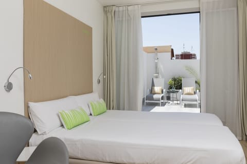 Deluxe Double Room, Terrace | In-room safe, desk, soundproofing, free WiFi