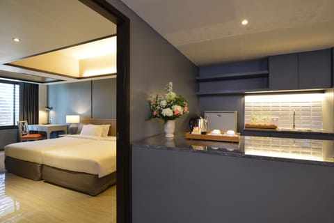 Two Bedrooms Single Suite | Bathroom | Shower, free toiletries, hair dryer, slippers