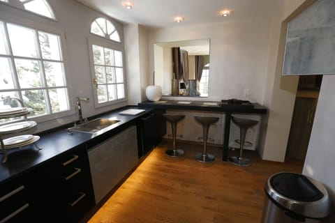 Luxury Villa, 4 Bedrooms, Mountain View | Private kitchen | Fridge, microwave, oven, stovetop