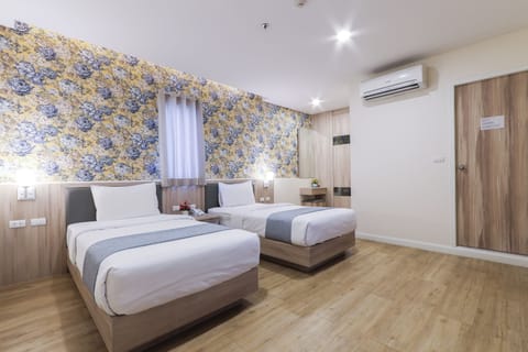 Deluxe Twin Room | In-room safe, free WiFi, bed sheets