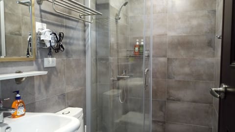 Superior Double Room, Balcony | Bathroom | Free toiletries, hair dryer, slippers, towels