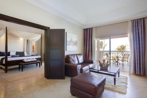 Elegance Club Ocean View Suite w/Jacuzzi - Adults Only | Premium bedding, free minibar, in-room safe, desk